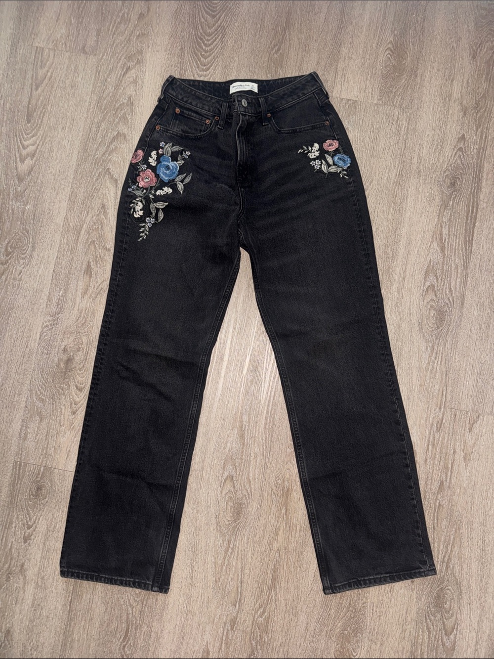 Abercrombie & Fitch embroidered high rise 90s relaxed jeans curve love 27/4R